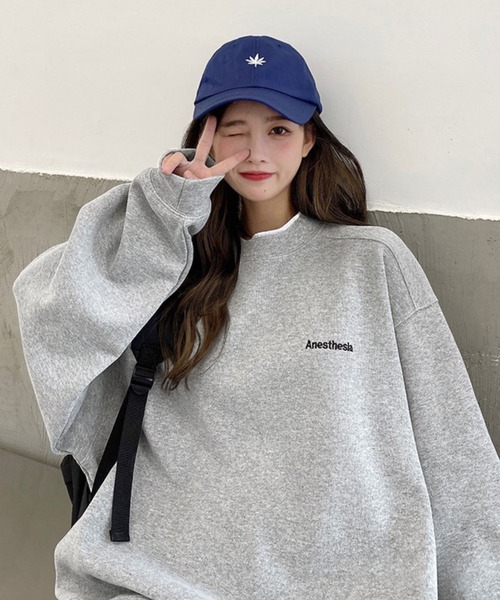 Chaco closet(チャコ クローゼット)の「レイヤード風ワンポイントロゴオーバーサイズスウェット(スウェット・レディース・ライトブルー/ブラック/ブルー/グレー・FREE)」の19枚目の写真