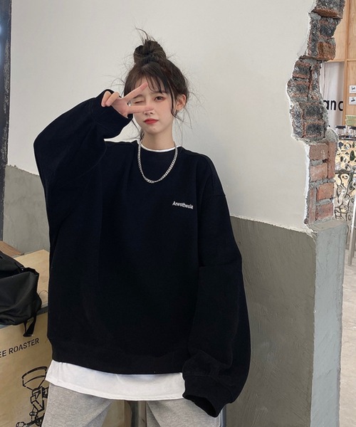 Chaco closet(チャコ クローゼット)の「レイヤード風ワンポイントロゴオーバーサイズスウェット(スウェット・レディース・ライトブルー/ブラック/ブルー/グレー・FREE)」の10枚目の写真