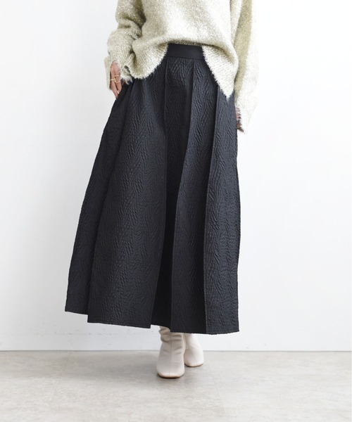 Eimee Law(エイミーロウ)の「エンボス ランタンフォルムスカート(スカート・レディース・ブラック/グリーン/ベージュ・38)」の1枚目の写真