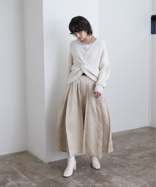 Eimee Law(エイミーロウ)の「エンボス ランタンフォルムスカート(スカート・レディース・ブラック/グリーン/ベージュ・38)」の4枚目の写真