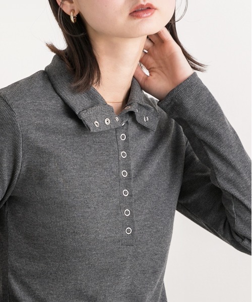 ad thie(アドティエ)の「釦デザイン ニットプルオーバー(Tシャツ/カットソー・レディース・アイボリー/グレー・FREE)」の6枚目の写真