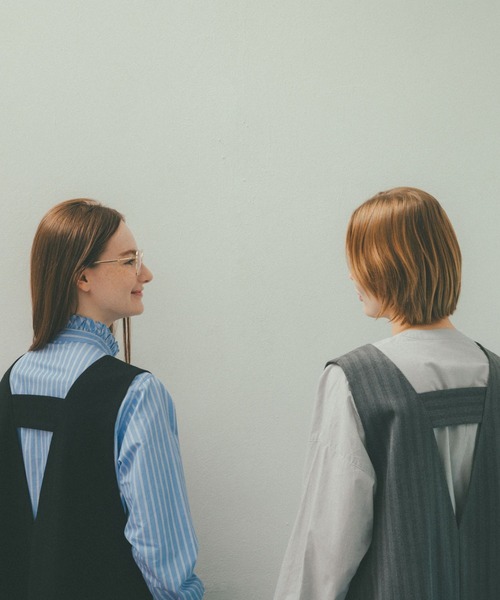 studio CLIP（スタディオクリップ）の「【conges payesコラボ】Ｖネックジャンパースカート[プチ・プラスサイズあり]（ジャンパースカート・レディース・ブラック/グレー・ﾌﾘｰ(L)/FREE/PF）」の4枚目の写真