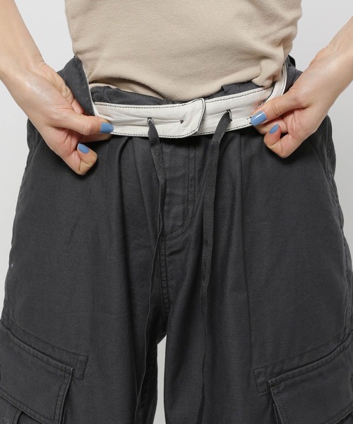 niko and...（ニコアンド）の「バックサテンカーゴパンツ（カーゴパンツ・レディース・アイボリー/ピンク/カーキ/チャコール・MEDIUM/LARGE）」の13枚目の写真