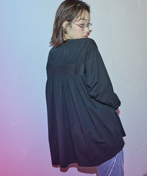 ELLEgirl（エルガール）の「バックギャザーチュニックTシャツ【ELLEgirl/エル ガール】（Tシャツ/カットソー・レディース・ブラック/ホワイト・FREE）」の2枚目の写真