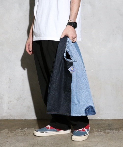 THRIFTY LOOK（スリフティールック）の「THRIFTY LOOK/スリフティールック LEVIS DENIM GLOCERY TOTE リーバイスデニム リメイクグローサリートート（トートバッグ・メンズ・ブラック/ブルー・ONE SIZE）」の14枚目の写真
