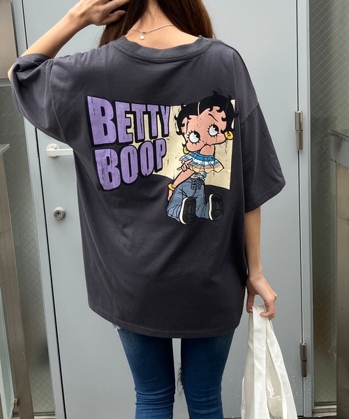 GLAMOROUS JANE(グラマラスジェーン)の「BETTTY BOOPバックプリントオーバーサイズTシャツ(Tシャツ/カットソー・レディース・オフホワイト/チャコールグレー/ブラック・FREE)」の3枚目の写真