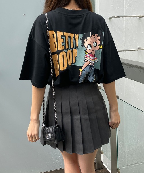 GLAMOROUS JANE(グラマラスジェーン)の「BETTTY BOOPバックプリントオーバーサイズTシャツ(Tシャツ/カットソー・レディース・オフホワイト/チャコールグレー/ブラック・FREE)」の1枚目の写真