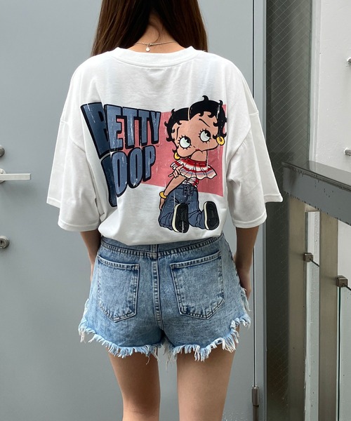 GLAMOROUS JANE(グラマラスジェーン)の「BETTTY BOOPバックプリントオーバーサイズTシャツ(Tシャツ/カットソー・レディース・オフホワイト/チャコールグレー/ブラック・FREE)」の4枚目の写真