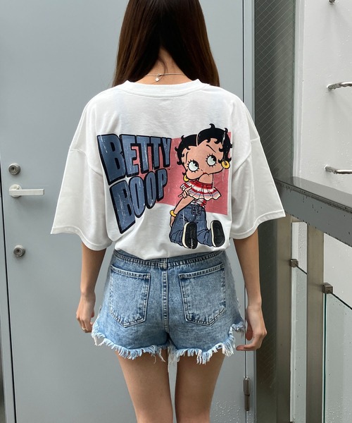 GLAMOROUS JANE(グラマラスジェーン)の「BETTTY BOOPバックプリントオーバーサイズTシャツ(Tシャツ/カットソー・レディース・オフホワイト/チャコールグレー/ブラック・FREE)」の5枚目の写真