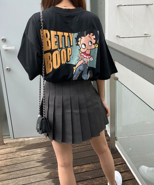 GLAMOROUS JANE(グラマラスジェーン)の「BETTTY BOOPバックプリントオーバーサイズTシャツ(Tシャツ/カットソー・レディース・オフホワイト/チャコールグレー/ブラック・FREE)」の15枚目の写真
