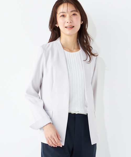 A/C DESIGN BY ALPHA CUBIC(エーシーデザインバイアルファキュービック)の「【接触冷感・洗濯可能】バックサテンジャケット(ノーカラージャケット・レディース・ネイビー/ライトグレー・9号/13号/11号)」の1枚目の写真