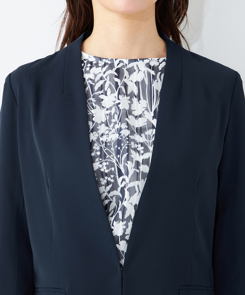 A/C DESIGN BY ALPHA CUBIC(エーシーデザインバイアルファキュービック)の「【接触冷感・洗濯可能】バックサテンジャケット(ノーカラージャケット・レディース・ネイビー/ライトグレー・9号/13号/11号)」の7枚目の写真