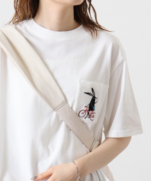 FUNALIVE（ファンアライブ）の「SHABBY　虫取りサガラ刺繍ＴＥＥ/ギターバックプリントＴＥＥ/ポケットサガラ刺繍ＴＥＥ/風船刺繍＋プリント ＴＥＥ/かき氷プリント ＴＥＥ/サイクル刺繍ＴＥＥ（Tシャツ/カットソー・メンズ・オフホワイト/ブラック/グリーン系3/グリーン系2/グリーン系1/アイボリー系2/アイボリー系1/ブラウン系2/ブルー系3/ホワイト系3/ホワイト系2/ホワイト系1/ピンク系2/ピンク系1/ブラック系2/アイボリー/ライトグリーン/ブルー/モカ・L/LL/M/S）」の6枚目の写真