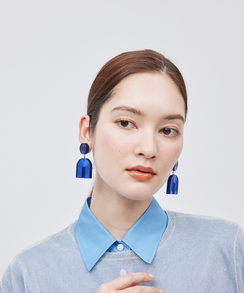 ROPE'（ロペ）の「ウェービングモチーフイヤリング【メディア掲載】（イヤリング・レディース・ブルー系その他4/イエロー/ホワイト系その他・FREE）」の3枚目の写真