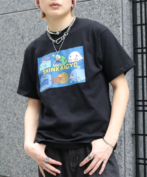 UNIT CHEST(ユニットチェスト)の「【UNIT CHEST】unique unisex T-shirt SHINKAIGYO by aicopan(Tシャツ/カットソー・メンズ・ブラック/ホワイト・L/M/S)」の2枚目の写真