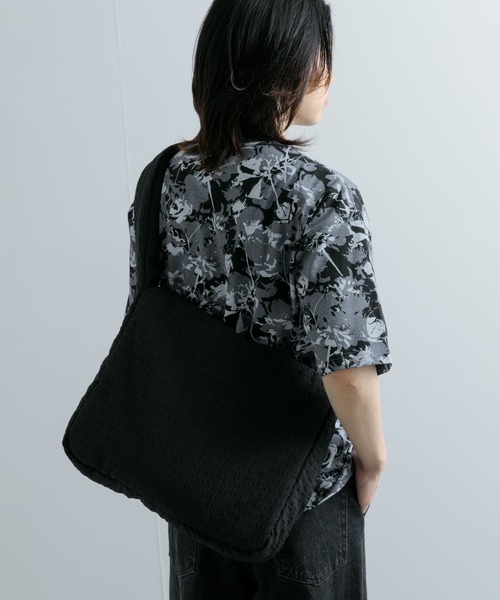 SENSE OF PLACE by URBAN RESEARCH（センスオブプレイスバイアーバンリサーチ）の「パデッドビッグショルダーA（ショルダーバッグ・メンズ・アイボリー/ブラック・ONE）」の4枚目の写真