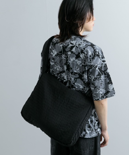 SENSE OF PLACE by URBAN RESEARCH（センスオブプレイスバイアーバンリサーチ）の「パデッドビッグショルダーA（ショルダーバッグ・メンズ・アイボリー/ブラック・ONE）」の10枚目の写真