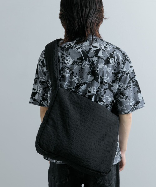 SENSE OF PLACE by URBAN RESEARCH（センスオブプレイスバイアーバンリサーチ）の「パデッドビッグショルダーA（ショルダーバッグ・メンズ・アイボリー/ブラック・ONE）」の8枚目の写真