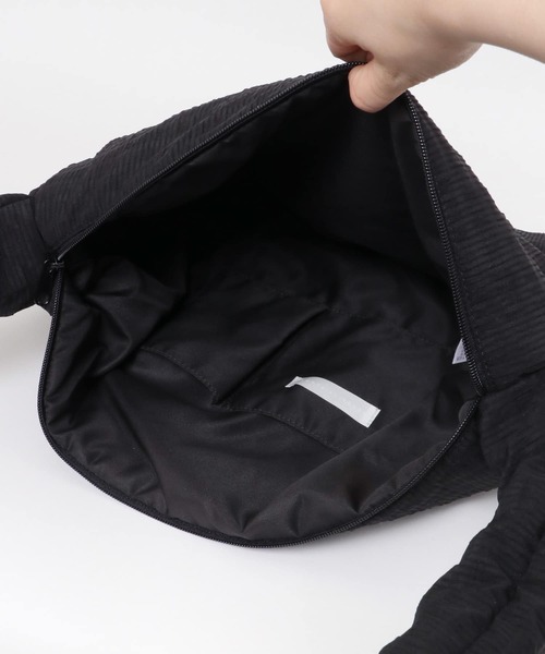 SENSE OF PLACE by URBAN RESEARCH（センスオブプレイスバイアーバンリサーチ）の「パデッドビッグショルダーA（ショルダーバッグ・メンズ・アイボリー/ブラック・ONE）」の5枚目の写真