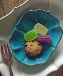 MILLION CARATS（ミリオンカラッツ）の「【益子焼】 蓮の花をイメージして作られたモダンな浅鉢。ロータス(小)（食器）」