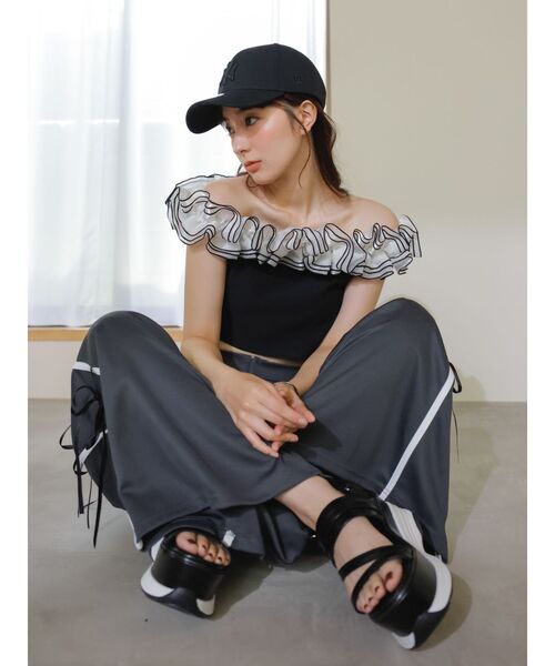 dazzlin(ダズリン)の「オーバーフリルオフショルカットソー(Tシャツ/カットソー・レディース・オフホワイト/ブラック/グリーン/ピンク・FREE)」の18枚目の写真