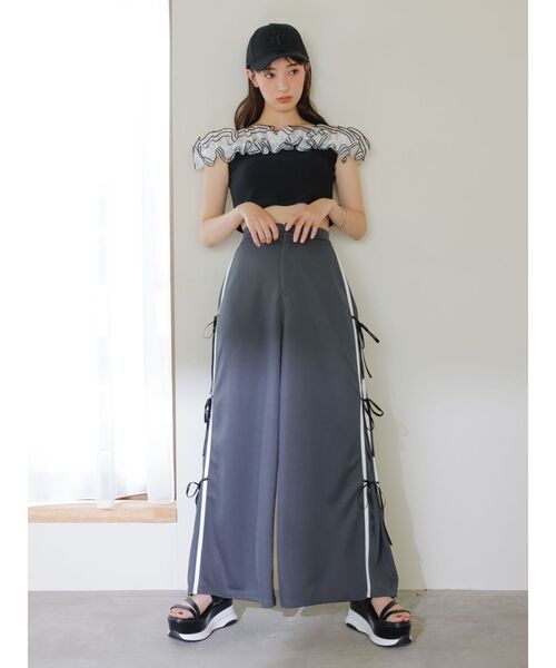 dazzlin(ダズリン)の「オーバーフリルオフショルカットソー(Tシャツ/カットソー・レディース・オフホワイト/ブラック/グリーン/ピンク・FREE)」の17枚目の写真