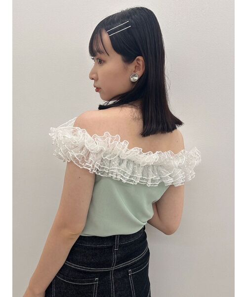 dazzlin(ダズリン)の「オーバーフリルオフショルカットソー(Tシャツ/カットソー・レディース・オフホワイト/ブラック/グリーン/ピンク・FREE)」の12枚目の写真