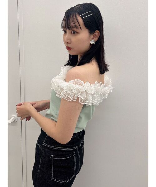 dazzlin(ダズリン)の「オーバーフリルオフショルカットソー(Tシャツ/カットソー・レディース・オフホワイト/ブラック/グリーン/ピンク・FREE)」の11枚目の写真