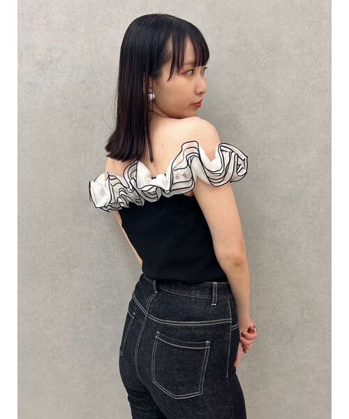 dazzlin(ダズリン)の「オーバーフリルオフショルカットソー(Tシャツ/カットソー・レディース・オフホワイト/ブラック/グリーン/ピンク・FREE)」の7枚目の写真