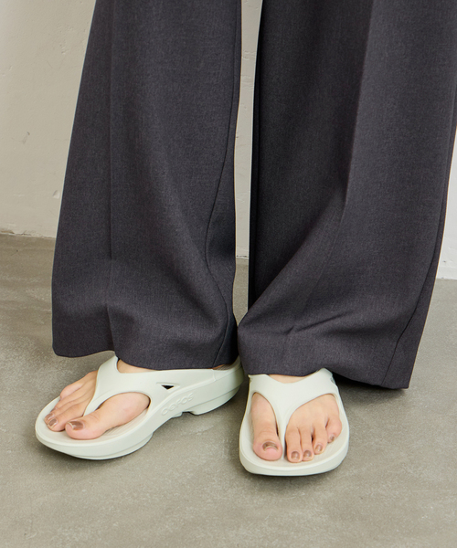 OOFOS(ウーフォス)の「《追加2》【OOFOS/ウーフォス】OOriginal:サンダル(サンダル・レディース・チャコールグレー/ブラック・23cm/24cm/22cm/25cm)」の5枚目の写真