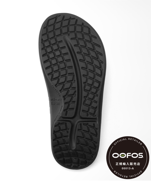 OOFOS(ウーフォス)の「《追加2》【OOFOS/ウーフォス】OOriginal:サンダル(サンダル・レディース・チャコールグレー/ブラック・23cm/24cm/22cm/25cm)」の12枚目の写真