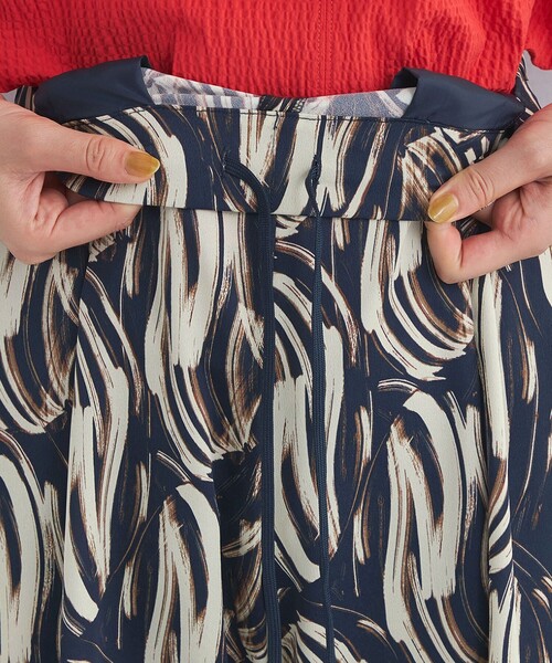 green label relaxing（グリーンレーベルリラクシング）の「アートプリント パンツ（その他パンツ・レディース・ベージュ/ネイビー・FREE）」の13枚目の写真