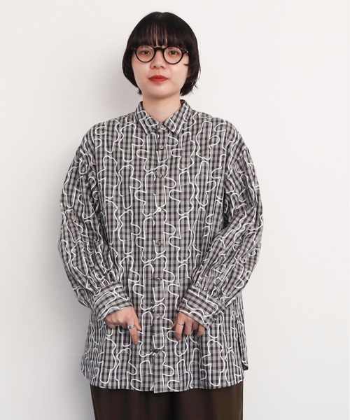 I am I in fact...(アイアムアイインファクト)の「Bear pattern check ブラウス(シャツ/ブラウス・レディース・ブルー/ベージュ・FREE)」の2枚目の写真