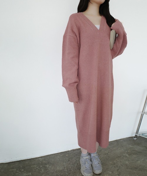Doux Belle(ドゥーベル)の「天竺編みVネックニットロングワンピース(ワンピース・レディース・ピンク/グレイッシュベージュ/チャコール/ネイビー/ベージュ・FREE)」の16枚目の写真