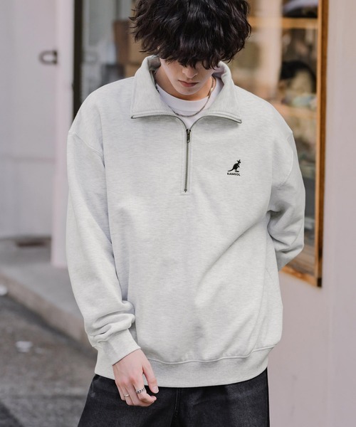 KANGOL(カンゴール)の「新色追加 KANGOL カンゴール 別注コラボオーバーサイズ裏起毛ロゴ刺繍ハーフジップハイネックスウェットトレーナー(スウェット・メンズ・チャコール/ネイビー/グリーン/ホワイト/ライトグレー/ブラック/杢グレー/ブラウン・M/L/XL)」の3枚目の写真