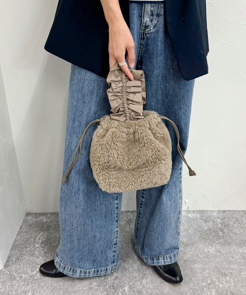 fredy emue（フレディエミュ）の「フリルワンハンドルボアトートバック（ハンドバッグ・レディース・ベージュ/アイボリー・FREE）」の7枚目の写真