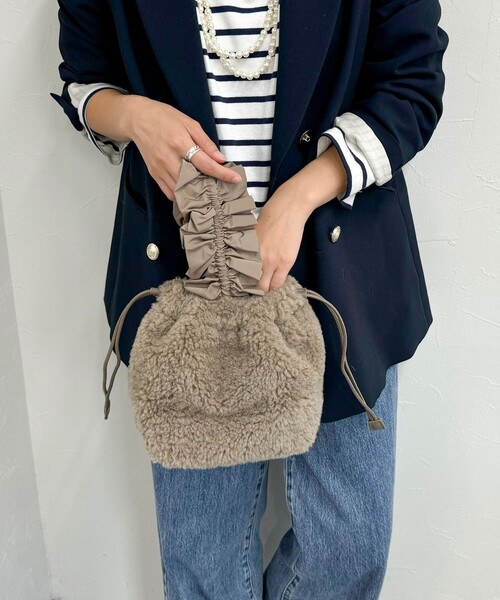 fredy emue（フレディエミュ）の「フリルワンハンドルボアトートバック（ハンドバッグ・レディース・ベージュ/アイボリー・FREE）」の8枚目の写真