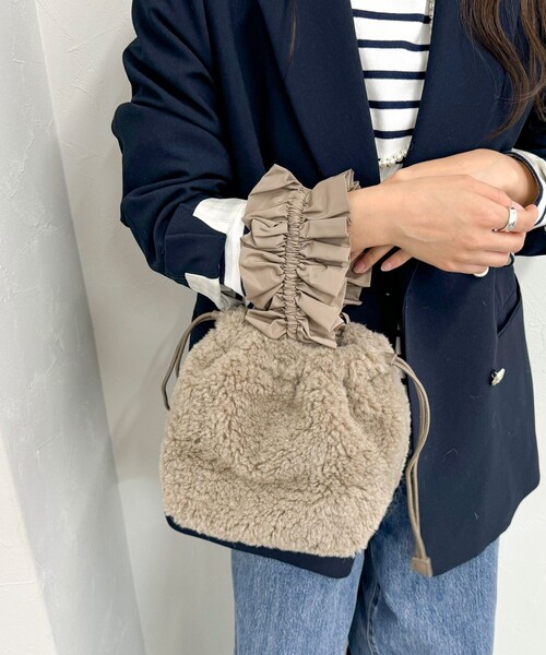 fredy emue（フレディエミュ）の「フリルワンハンドルボアトートバック（ハンドバッグ・レディース・ベージュ/アイボリー・FREE）」の9枚目の写真