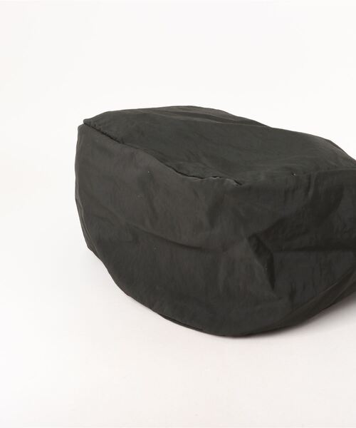 UNIVERSAL OVERALL(ユニバーサルオーバーオール)の「UNIVERSAL OVERALL / Wrinkle nylon news paper bag / UVO-194(ショルダーバッグ・レディース・ブラック/グレー/チャコールグレー/ホワイト系その他/オリーブ・ONESIZE)」の7枚目の写真