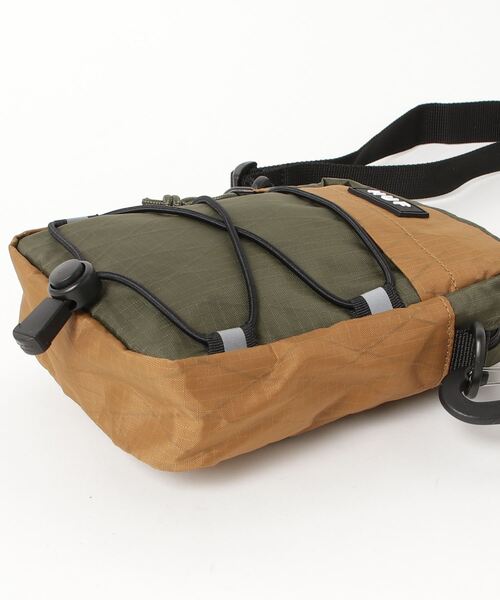 HUF(ハフ)の「【HUF/ハフ】BOWERY SIDE BAG / バワリー サイド バッグ(ショルダーバッグ・メンズ・オリーブ/ブラック・FREE)」の4枚目の写真