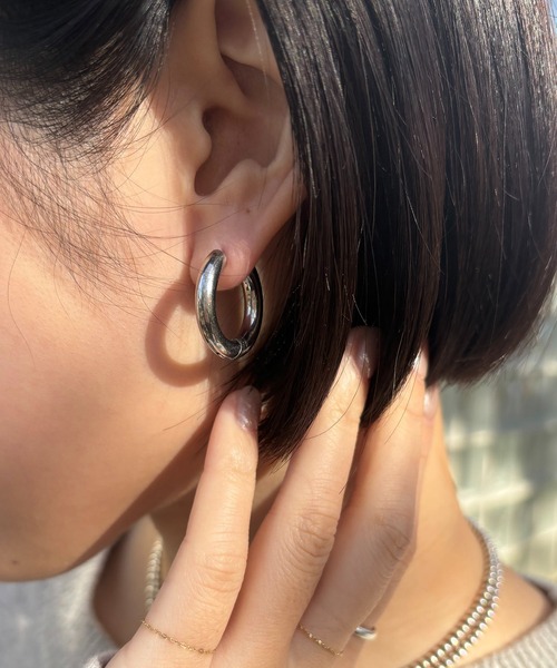 Diliraba（ディリラバ）の「【Diliraba】ステンレスビッグフープピアス B（ピアス（両耳用）・レディース・ゴールド/シルバー・FREE）」の2枚目の写真