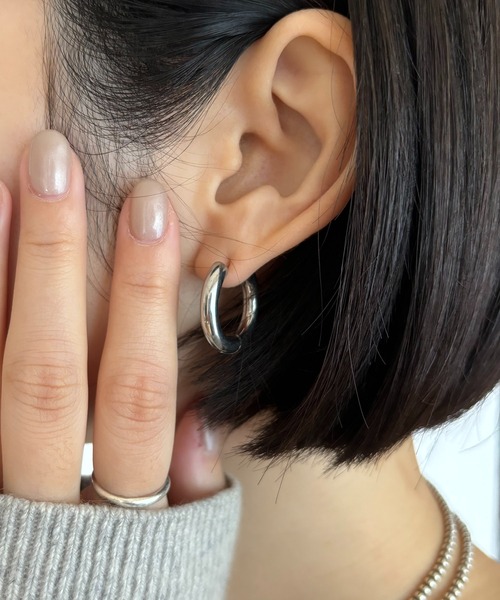 Diliraba（ディリラバ）の「【Diliraba】ステンレスビッグフープピアス B（ピアス（両耳用）・レディース・ゴールド/シルバー・FREE）」の4枚目の写真