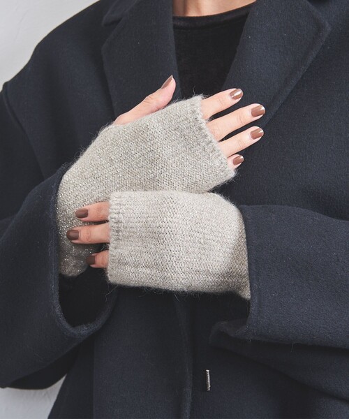 UNITED ARROWS（ユナイテッドアローズ）の「ラメニット フィンガーレスグローブ（手袋・レディース・ベージュ/グレー/ブラック・FREE）」の3枚目の写真