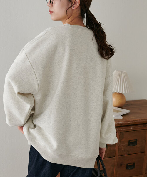 DISCOAT(ディスコート)の「【ユニセックス】サガラワンポイント刺繍スウェット(Tシャツ/カットソー・レディース・ライトベージュ/ネイビー/ライトグレー・FREE)」の8枚目の写真