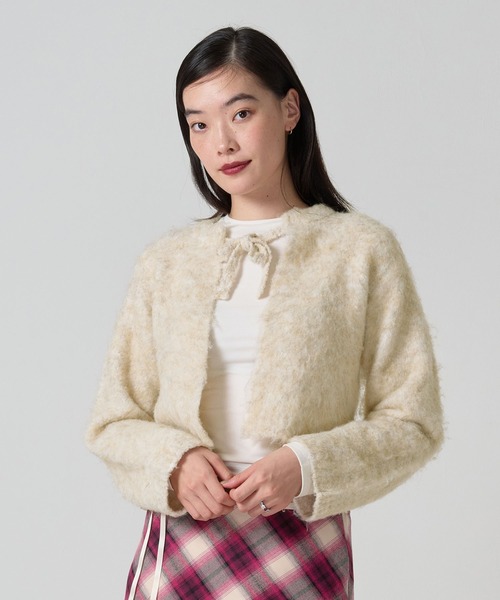 TINA：JOJUN（ティーナジョジュン）の「フロントリボン シャギーニットカーディガン TINA：JOJUN（カーディガン/ボレロ・レディース・ライトグレー/ピンク/ライトベージュ・M）」の2枚目の写真