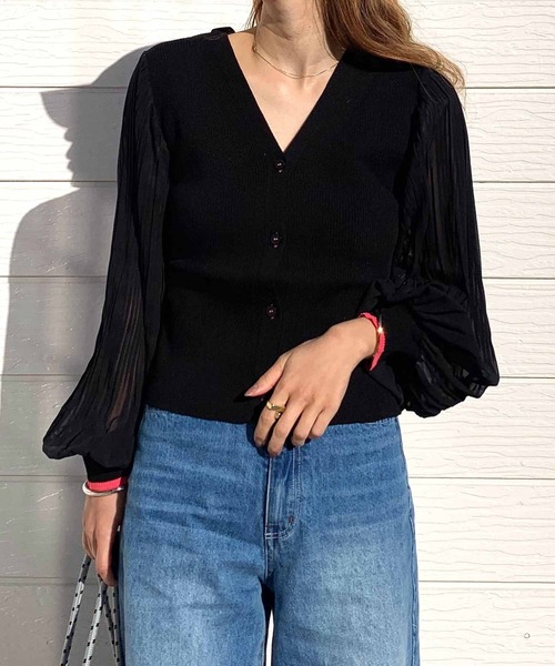 Q（キュー）の「袖プリーツシフォンニットカーディガン（カーディガン/ボレロ・レディース・ライトグレー/ブラック/アイボリー・MEDIUM）」の2枚目の写真