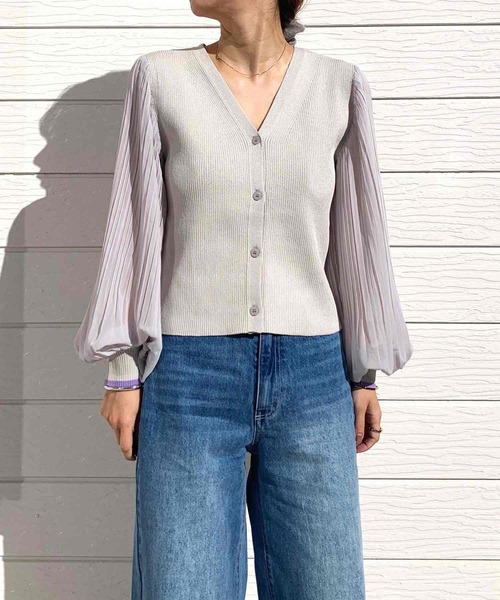 Q（キュー）の「袖プリーツシフォンニットカーディガン（カーディガン/ボレロ・レディース・ライトグレー/ブラック/アイボリー・MEDIUM）」の8枚目の写真