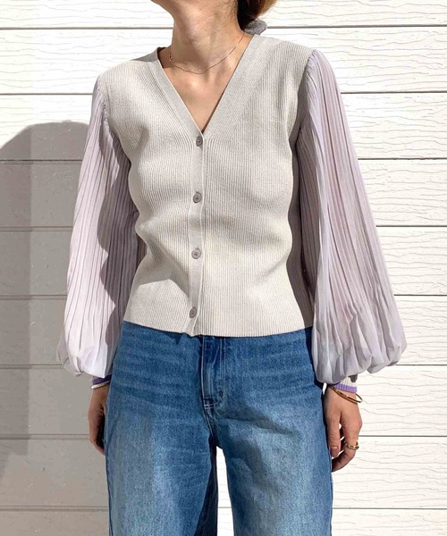 Q（キュー）の「袖プリーツシフォンニットカーディガン（カーディガン/ボレロ・レディース・ライトグレー/ブラック/アイボリー・MEDIUM）」の11枚目の写真