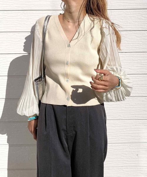 Q（キュー）の「袖プリーツシフォンニットカーディガン（カーディガン/ボレロ・レディース・ライトグレー/ブラック/アイボリー・MEDIUM）」の19枚目の写真