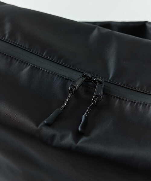 FREAK'S STORE（フリークスストア）の「限定展開 ワイドストラップ ショルダーバッグ（ショルダーバッグ・メンズ・ブラック/チャコールグレー・ﾌﾘ-）」の9枚目の写真